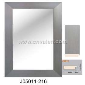Miroirs encadrés en différentes couleurs en noir et blanc 